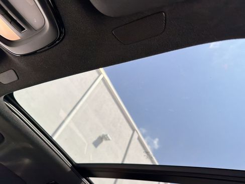 Certified 2023 Volvo XC40 Recharge Plus image 16