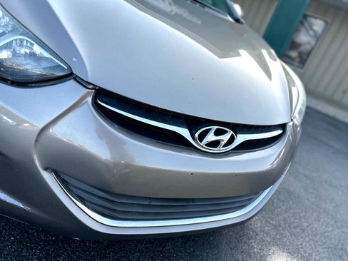 Used 2013 Hyundai Elantra GLS w/ Preferred Pkg image 9