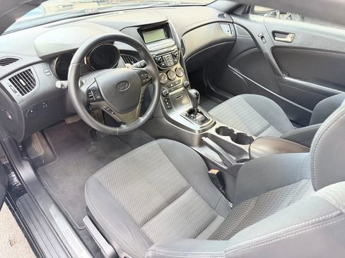 Used 2015 Hyundai Genesis 3.8 image 8