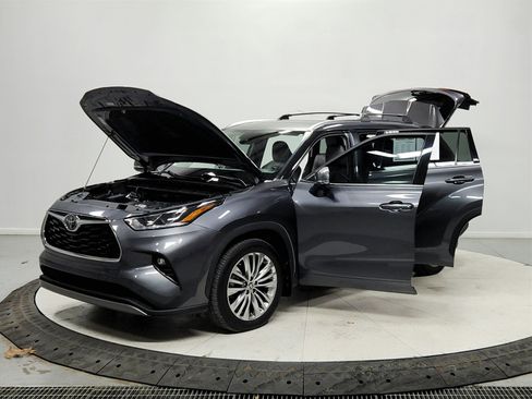 Used 2020 Toyota Highlander Platinum image 11