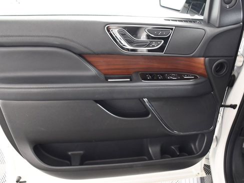 Used 2023 Lincoln Navigator Reserve image 14