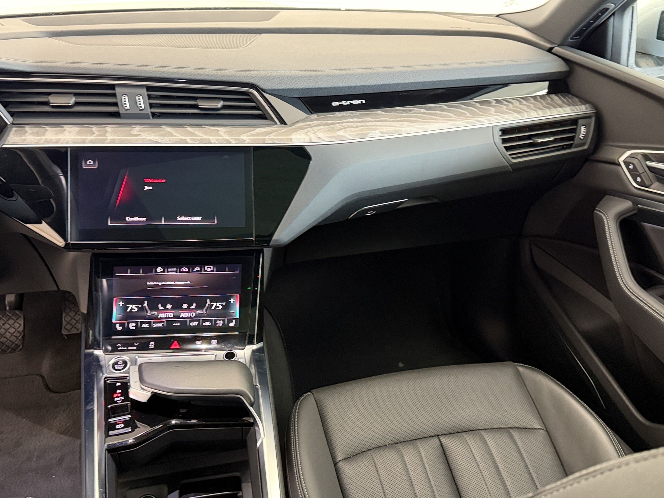 Used 2023 Audi e-tron Premium Plus w/ Premium Plus Package AWD/4WD image 30