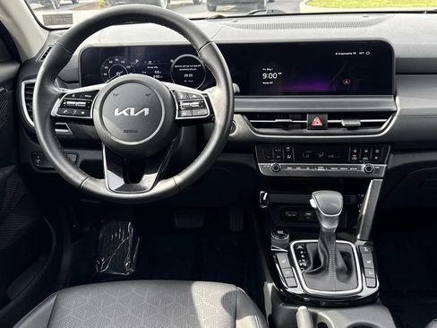 Used 2024 Kia Seltos EX AWD/4WD image 3