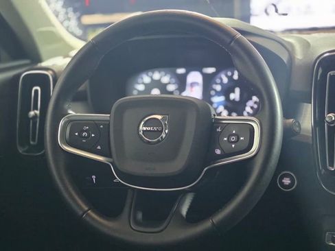 Used 2021 Volvo XC40 T5 Momentum w/ Climate Package image 14