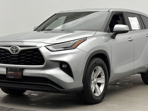 Used 2024 Toyota Highlander LE image 8