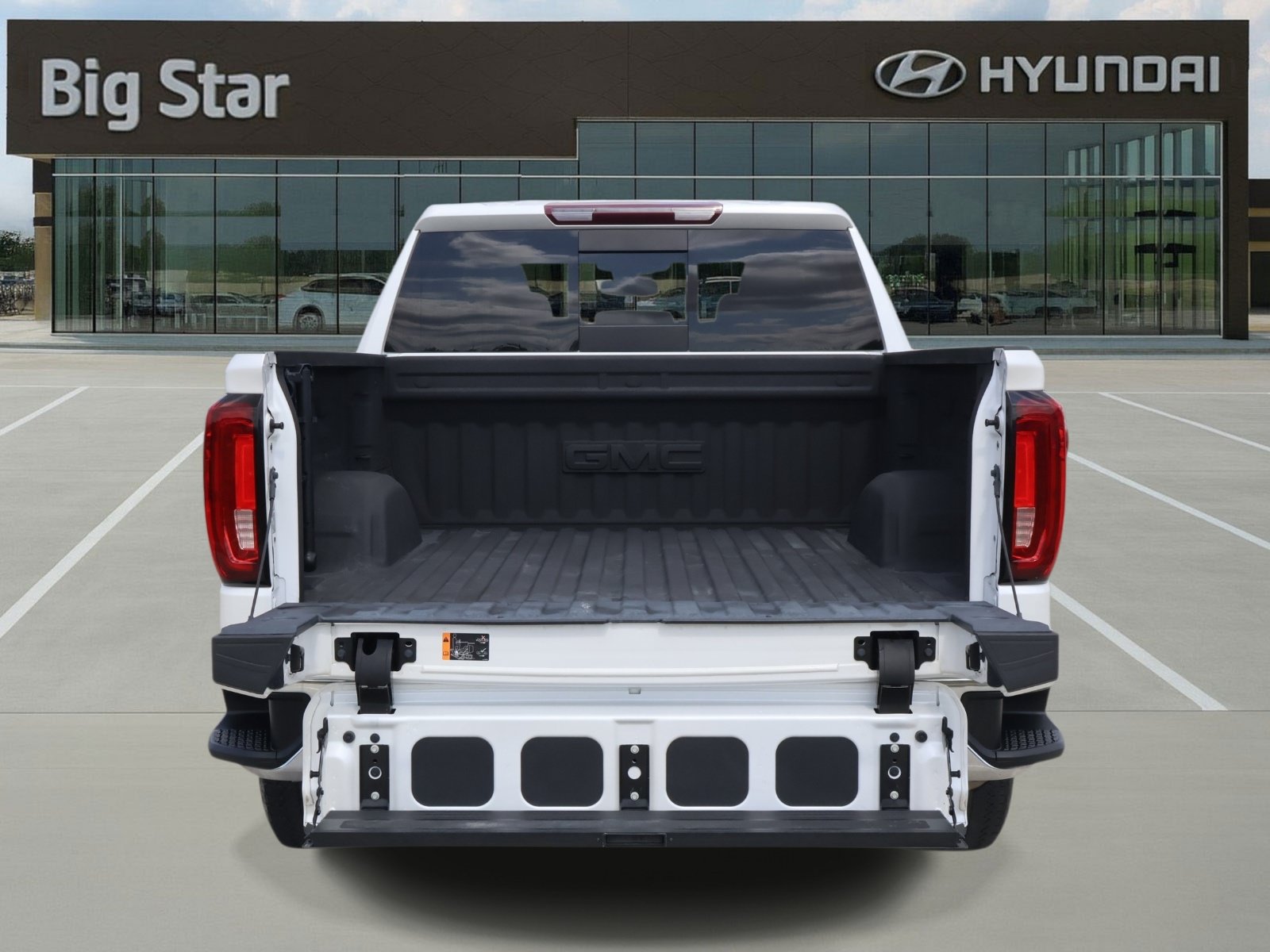 Used 2022 GMC Sierra 1500 SLT RWD image 8