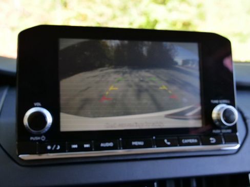 Used 2024 Mitsubishi Outlander ES image 10