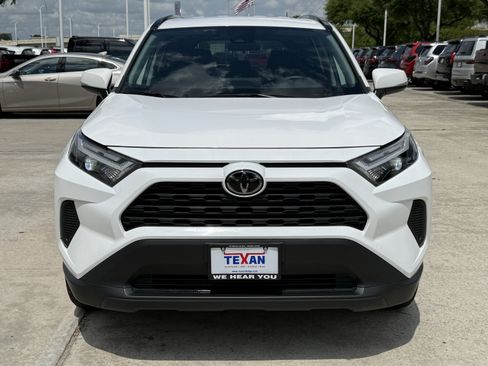 Used 2025 Toyota RAV4 XLE FWD image 10