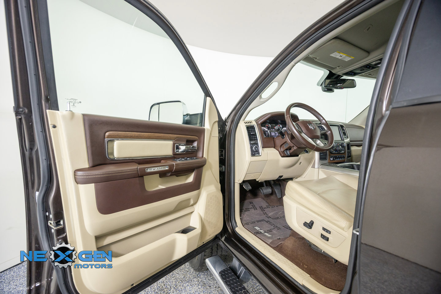 Used 2017 RAM 2500 Laramie w/ Convenience Group AWD/4WD image 10