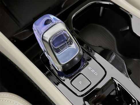 Certified 2026 Volvo XC40 B5 Plus w/ Protection Package Premier image 17