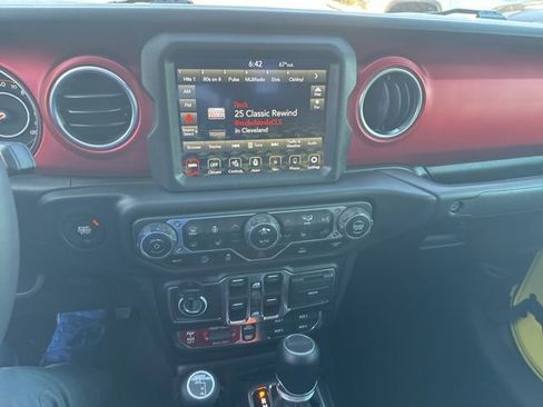 Used 2023 Jeep Gladiator Rubicon w/ LED Lighting Group image 9