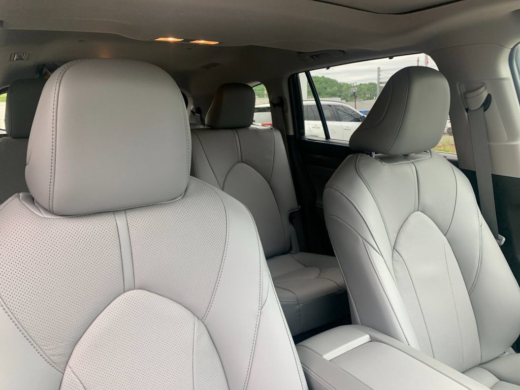 New 2026 Toyota Highlander Limited AWD/4WD image 20