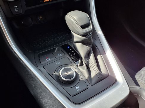Certified 2025 Toyota RAV4 LE AWD/4WD image 13