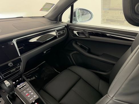 New 2026 Porsche Macan image 24