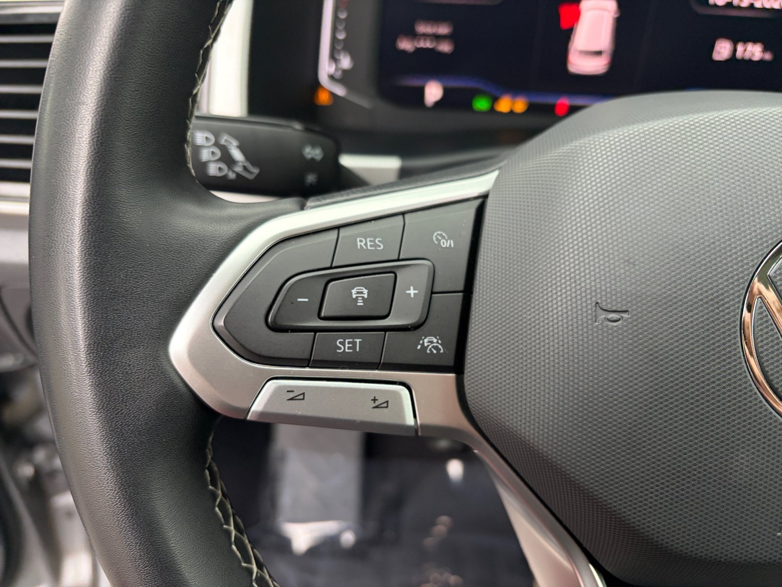 Used 2023 Volkswagen Atlas SEL AWD/4WD image 14