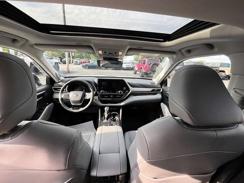 Used 2026 Toyota Highlander Limited AWD/4WD image 38