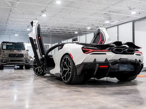 Used 2025 Lamborghini Revuelto AWD/4WD image 28
