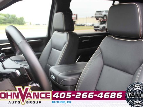 Used 2025 Chevrolet Suburban Premier AWD/4WD image 26