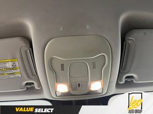 Used 2016 Jeep Renegade Latitude w/ Cold Weather Group FWD image 26