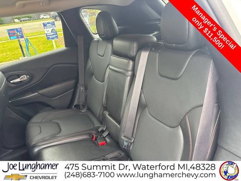 Used 2016 Jeep Cherokee Trailhawk w/ Comfort/Convenience Group AWD/4WD image 13