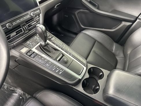 Certified 2020 Porsche Macan AWD/4WD image 31