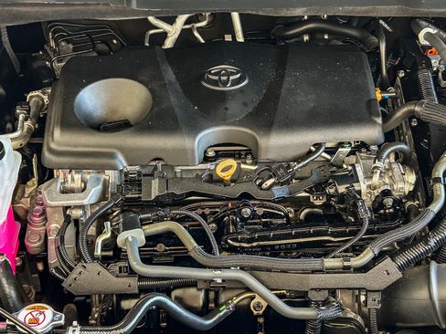 Used 2024 Toyota Sienna XLE FWD image 28