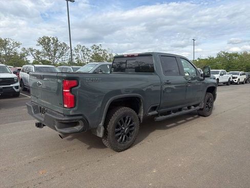Used 2025 Chevrolet Silverado 2500 LT w/ Trail Boss Package image 3