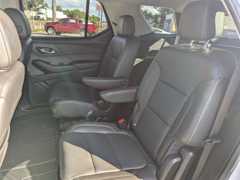Used 2020 Chevrolet Traverse LT w/ LT Premium Package image 16