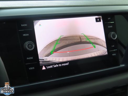 Used 2023 Volkswagen Taos SE w/ Panoramic Sunroof Package FWD image 19