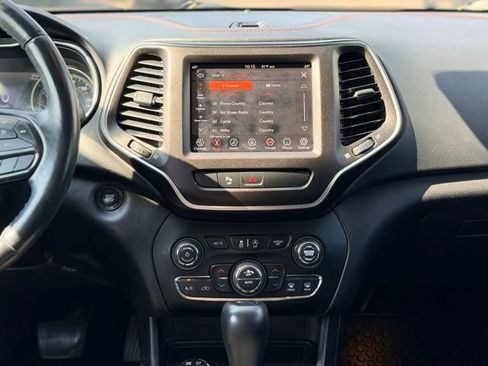 Used 2019 Jeep Cherokee Trailhawk w/ Cold Weather Group AWD/4WD image 22