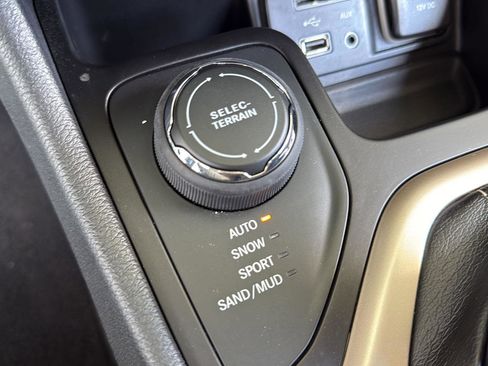 Used 2016 Jeep Cherokee Sport image 23