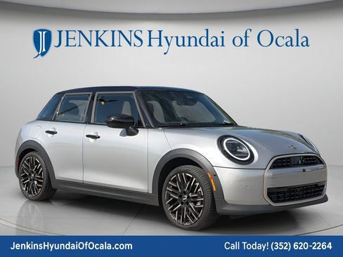 Used 2025 MINI Cooper 4-Door Hardtop FWD image 1