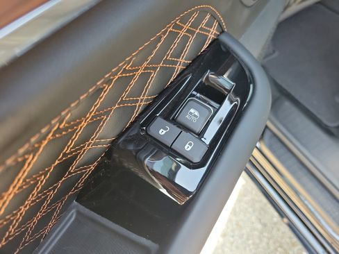 Used 2024 Jeep Grand Cherokee L Summit w/ Rear Seat Video Group I AWD/4WD image 16