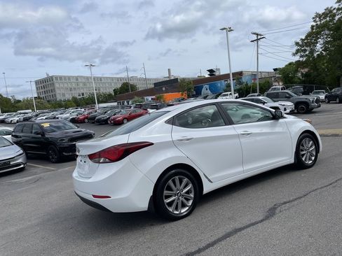 Used 2016 Hyundai Elantra SE w/ Option Group 02 FWD image 5
