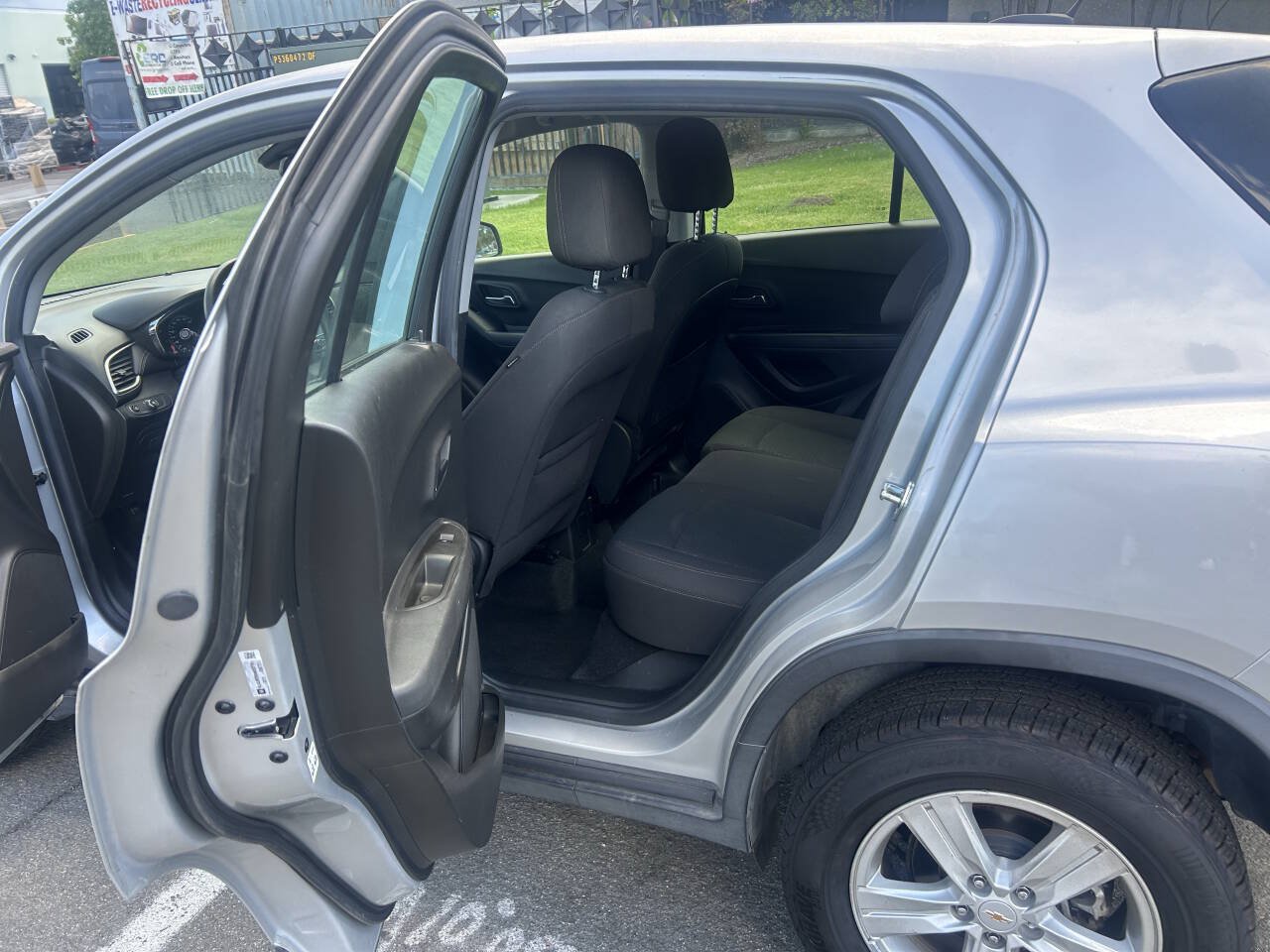 Used 2017 Chevrolet Trax LS AWD/4WD image 5