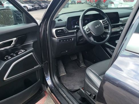 Used 2025 Kia Telluride S image 4