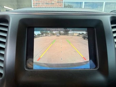 Used 2021 Jeep Cherokee Latitude Plus FWD image 29