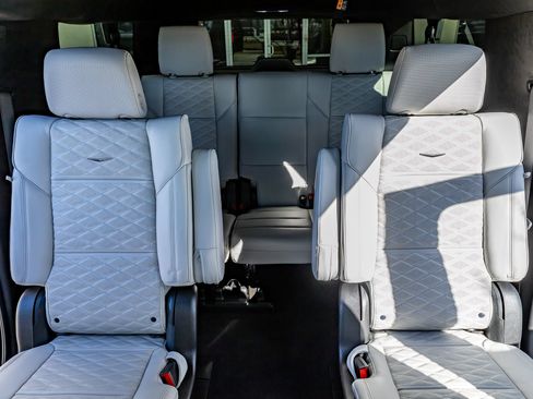 Used 2026 Cadillac Escalade ESV Platinum Sport w/ LPO, ONYX Package AWD/4WD image 34