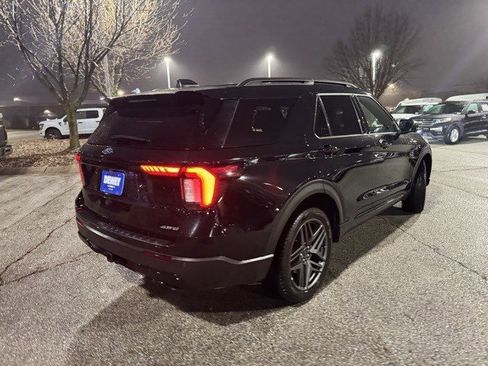 Certified 2025 Ford Explorer ST-Line w/ ST-Line Street Pack image 8