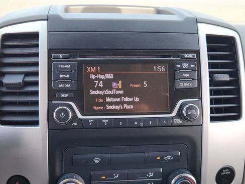 Used 2015 Nissan Frontier SV image 12