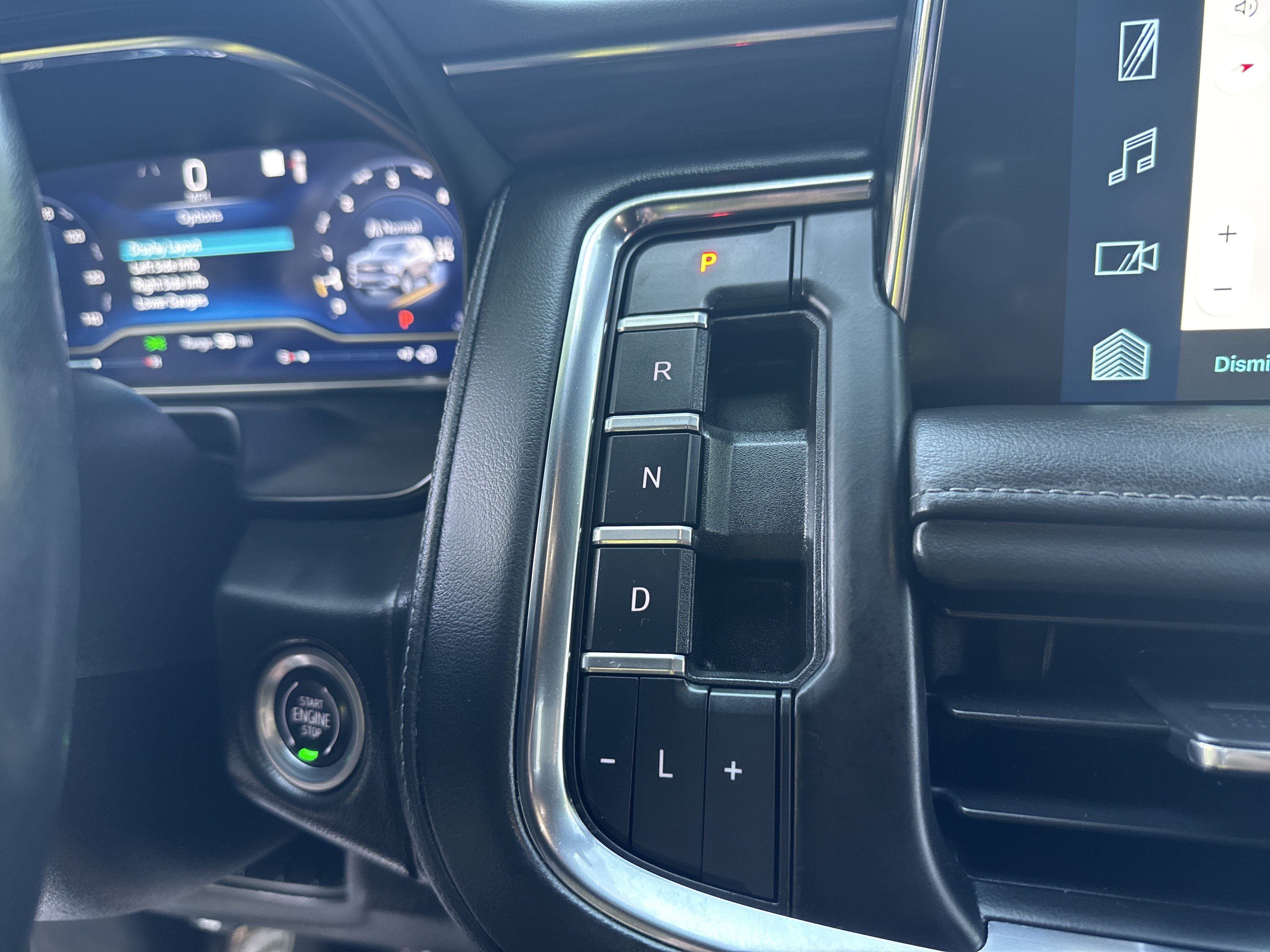 Certified 2022 Chevrolet Suburban Z71 w/ Luxury Package AWD/4WD image 32