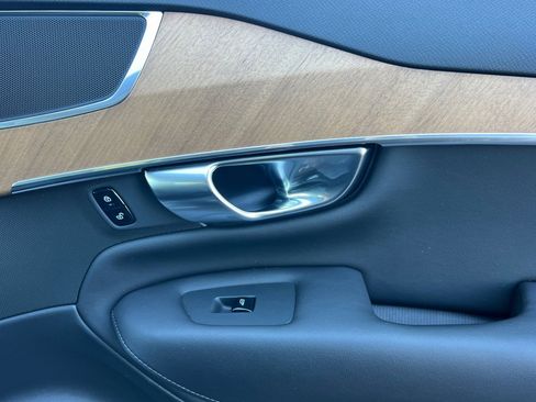 Used 2025 Volvo XC90 B6 Plus image 21