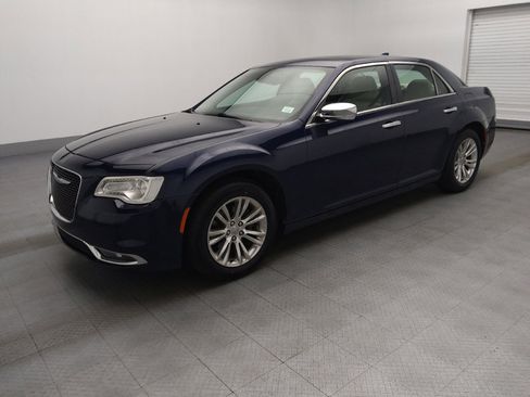 Used 2016 Chrysler 300 C image 2