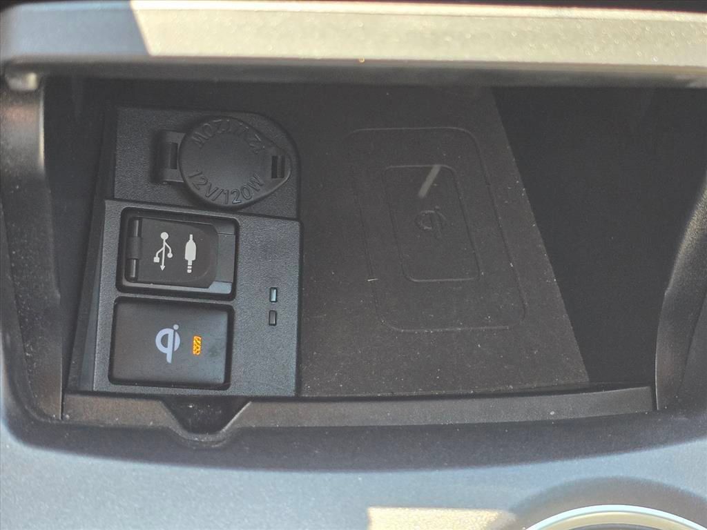 Used 2017 Toyota Camry XLE FWD image 16