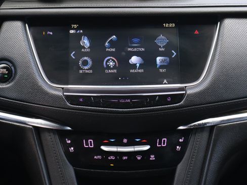 Used 2018 Cadillac XT5 Luxury w/ Driver Awareness Package image 16