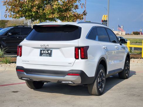 New 2025 Kia Sorento S image 4