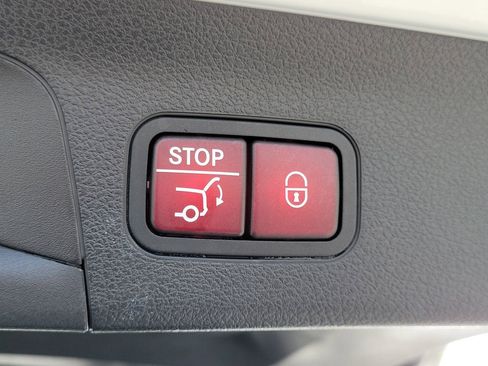 Used 2023 Mercedes-Benz GLS 450 4MATIC image 10