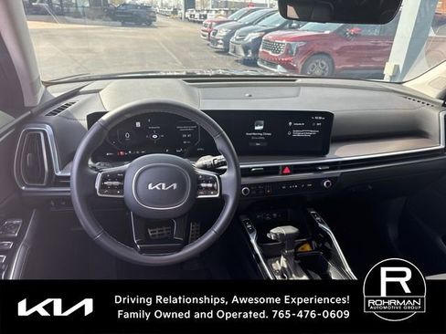 Used 2025 Kia Sorento SX image 10