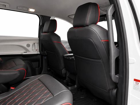 Used 2026 Toyota Sienna LE FWD image 15