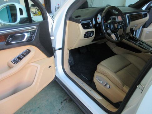 Used 2017 Porsche Macan S AWD/4WD image 6